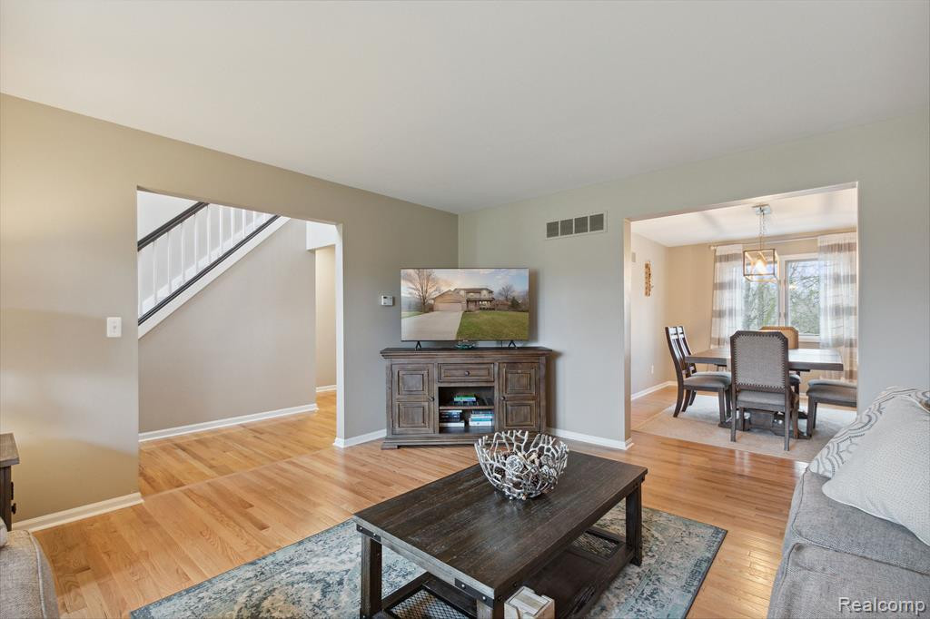 705 COVENTRY, Saline, MI 48176 — Photo 9