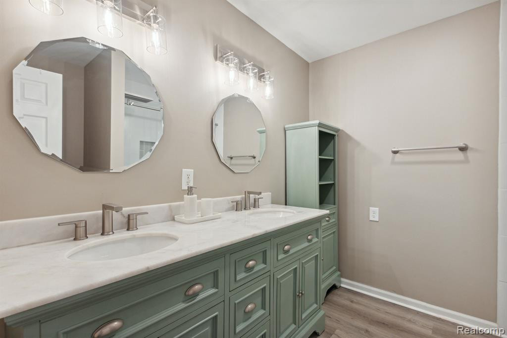 705 COVENTRY, Saline, MI 48176 — Photo 32