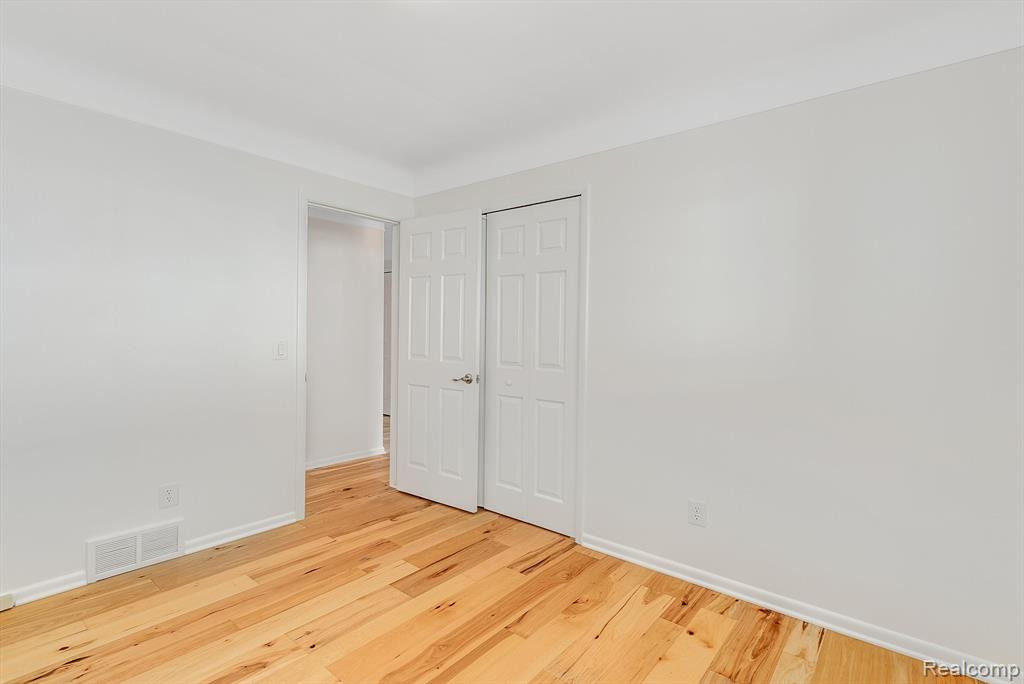 45482 PRIVATE SHORE Drive, Chesterfield, MI 48047 — Photo 18