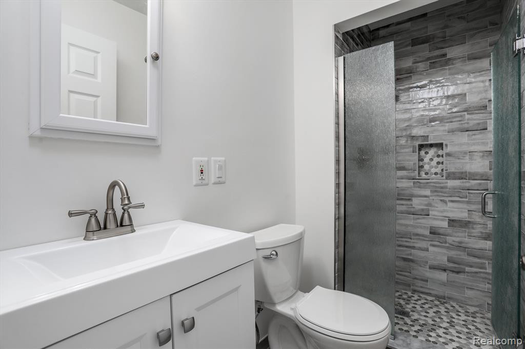 45482 PRIVATE SHORE Drive, Chesterfield, MI 48047 — Photo 24