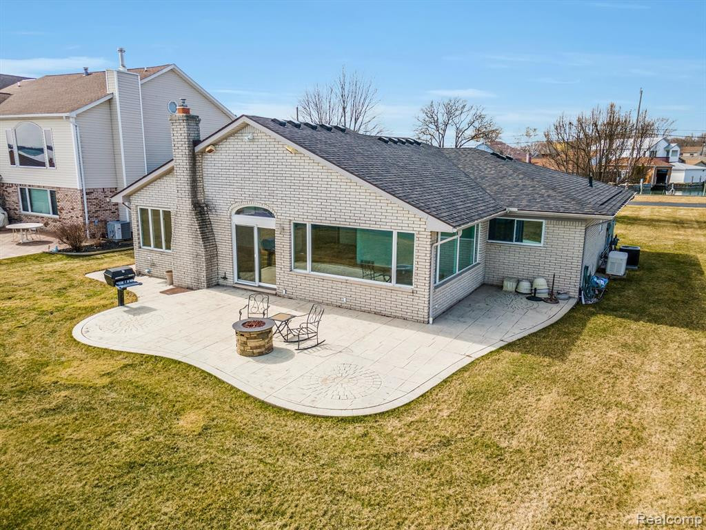 45482 PRIVATE SHORE Drive, Chesterfield, MI 48047 — Photo 25