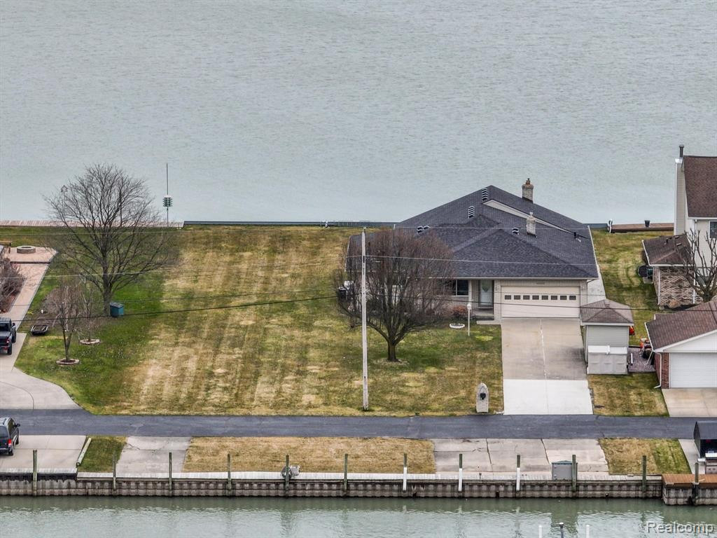 45482 PRIVATE SHORE Drive, Chesterfield, MI 48047 — Photo 28