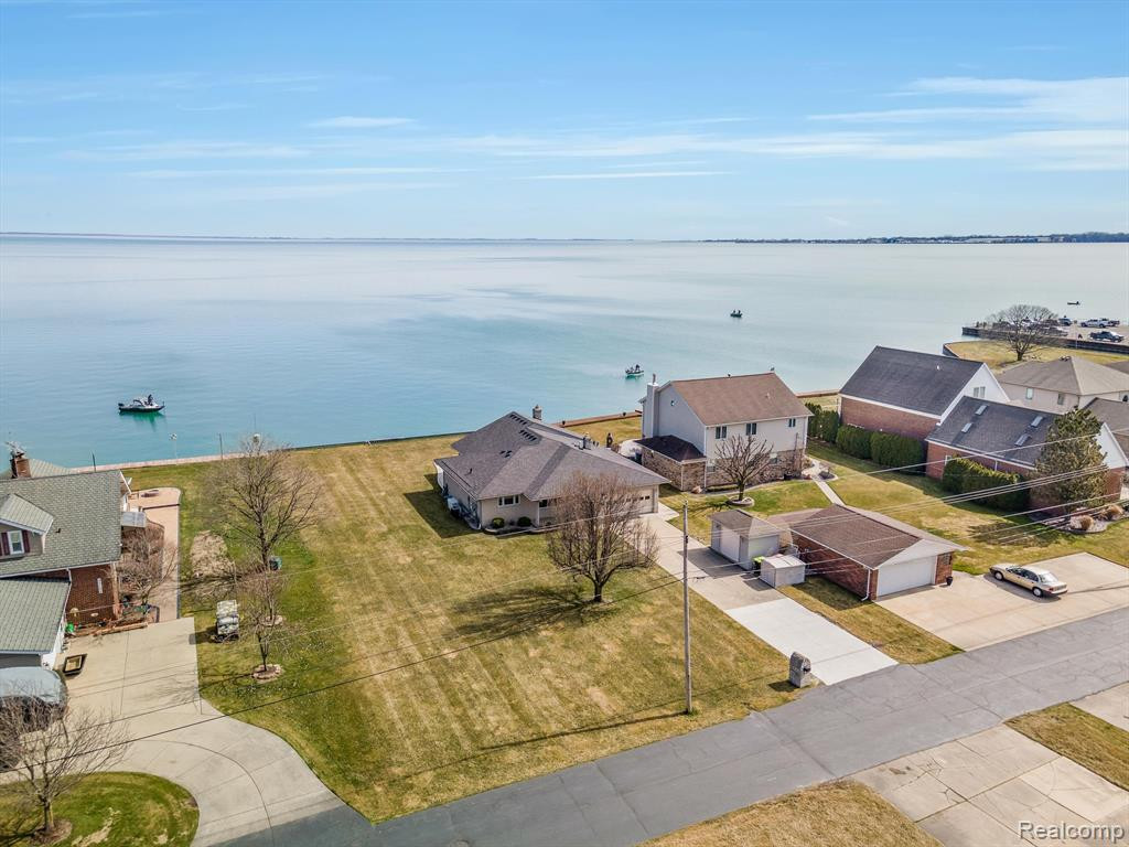 45482 PRIVATE SHORE Drive, Chesterfield, MI 48047 — Photo 31