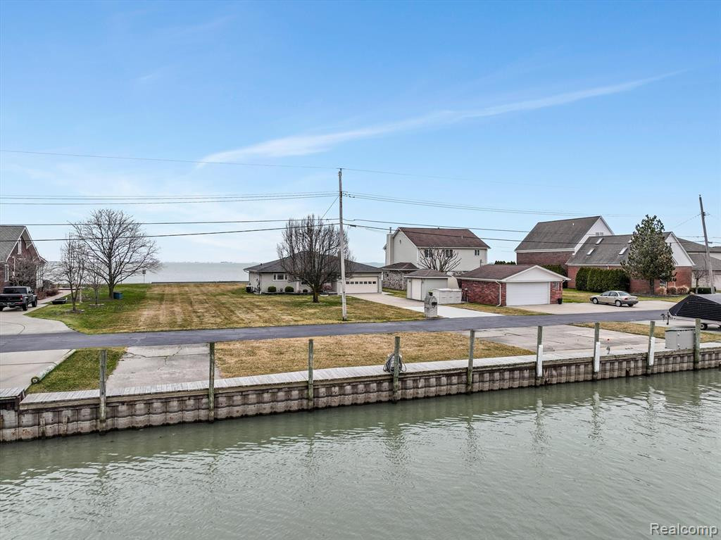 45482 PRIVATE SHORE Drive, Chesterfield, MI 48047 — Photo 33