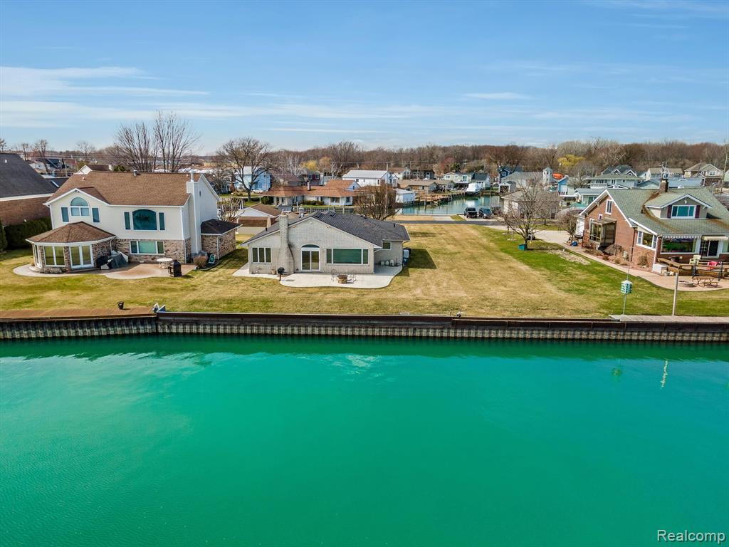 45482 PRIVATE SHORE Drive, Chesterfield, MI 48047 — Photo 34