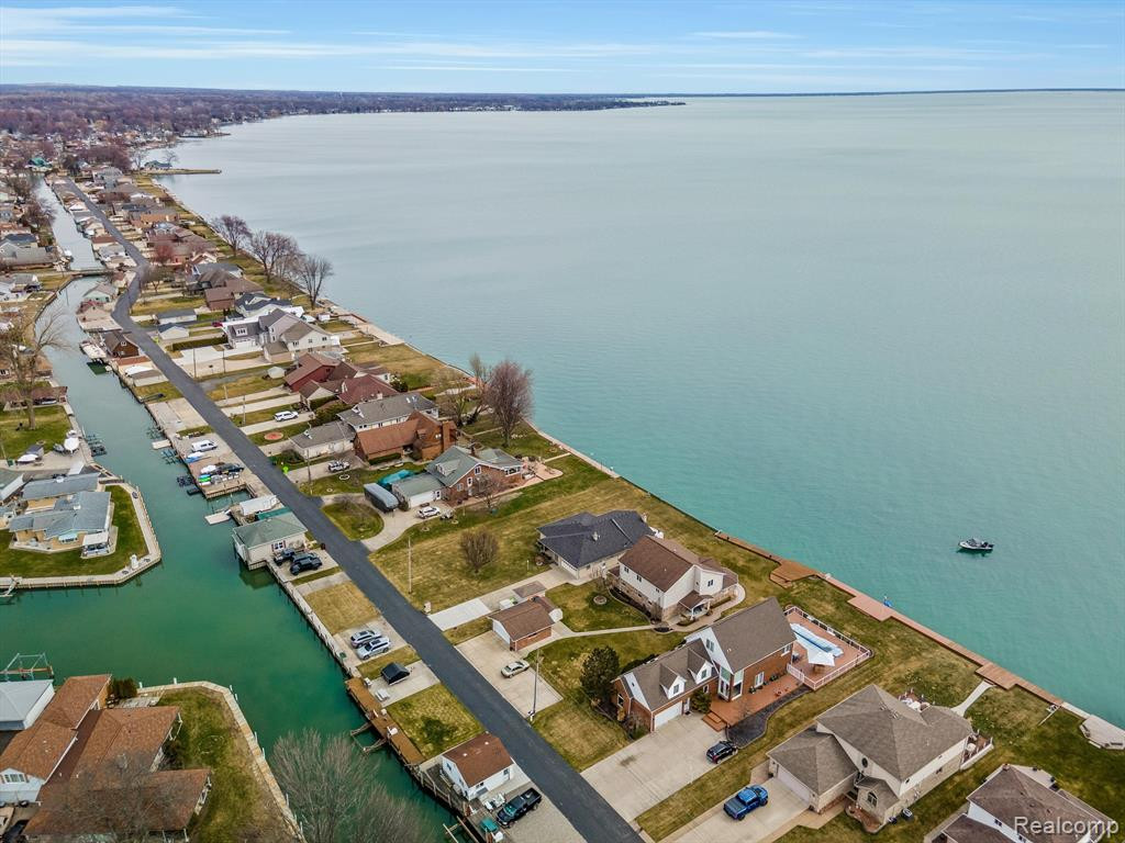45482 PRIVATE SHORE Drive, Chesterfield, MI 48047 — Photo 35