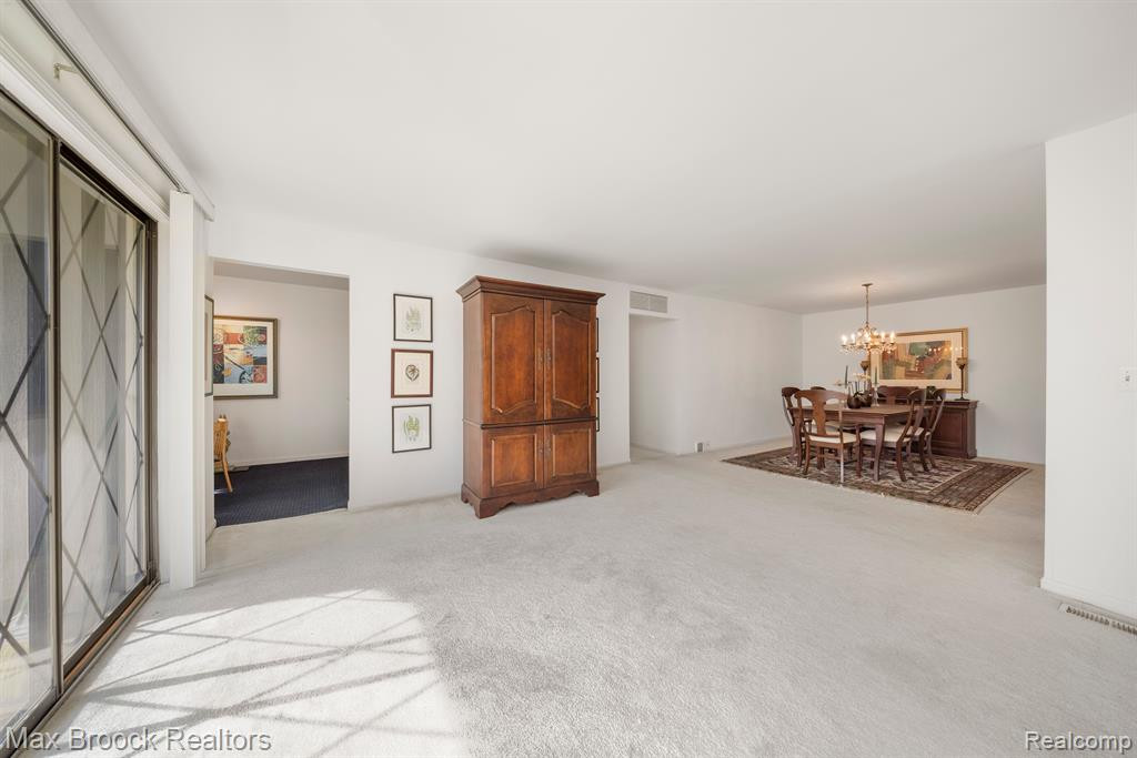 42160 WOODWARD Avenue, 8, Bloomfield Hills, MI 48304 — Photo 13