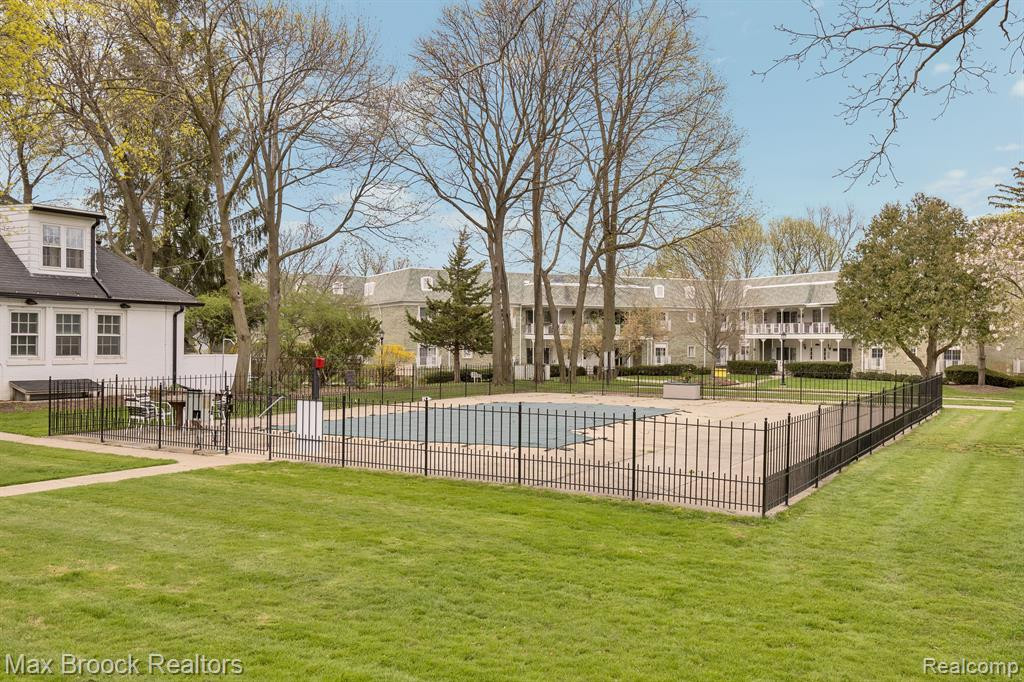 42160 WOODWARD Avenue, 8, Bloomfield Hills, MI 48304 — Photo 31
