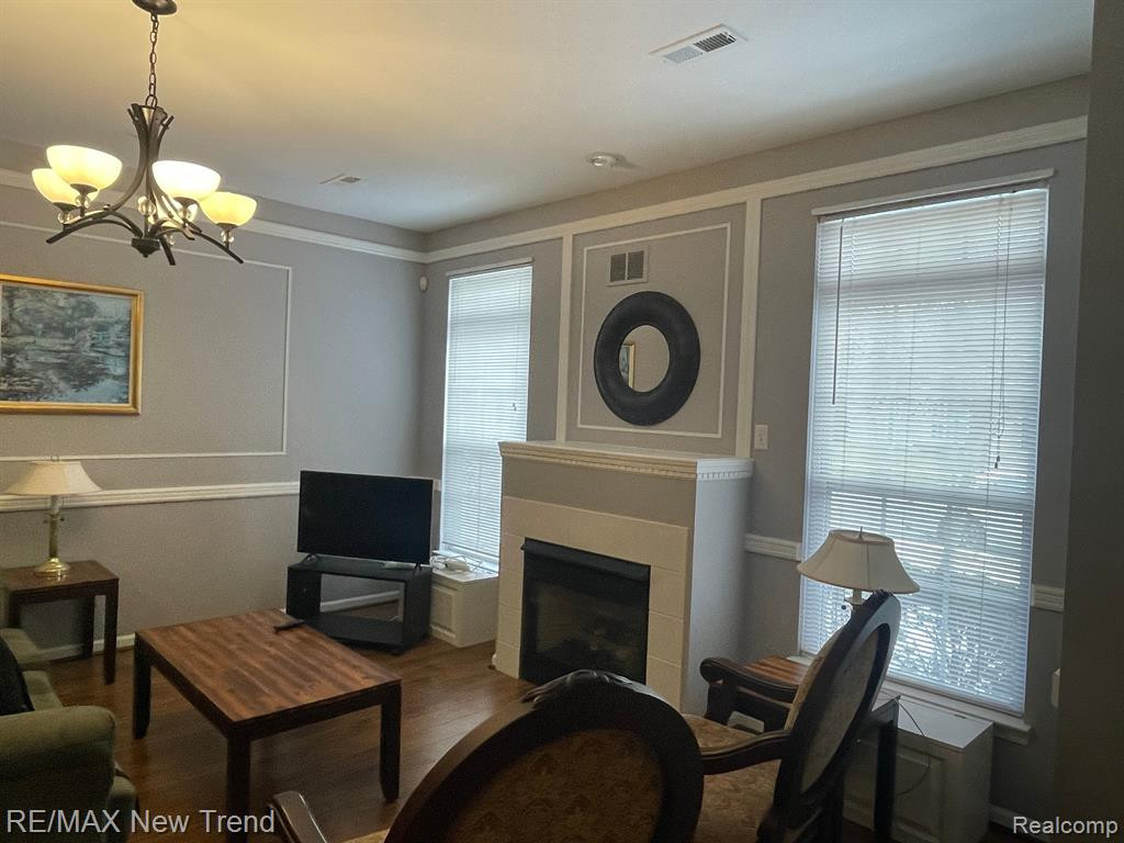 6102 ADDINGTON Drive, Commerce Twp, MI 48390 — Photo 4