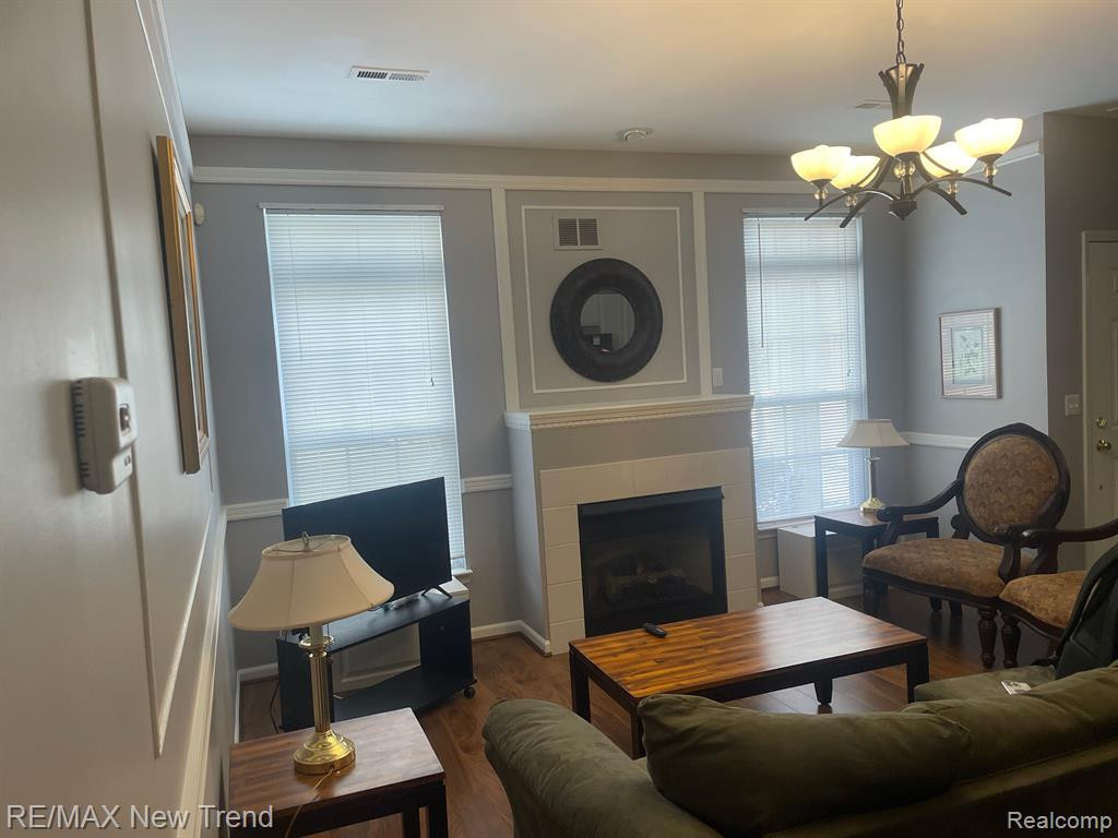 6102 ADDINGTON Drive, Commerce Twp, MI 48390 — Photo 5