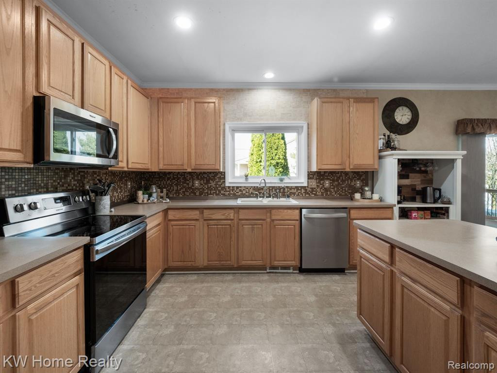 421 SWEET BRIAR Ridge, Linden, MI 48451 — Photo 12