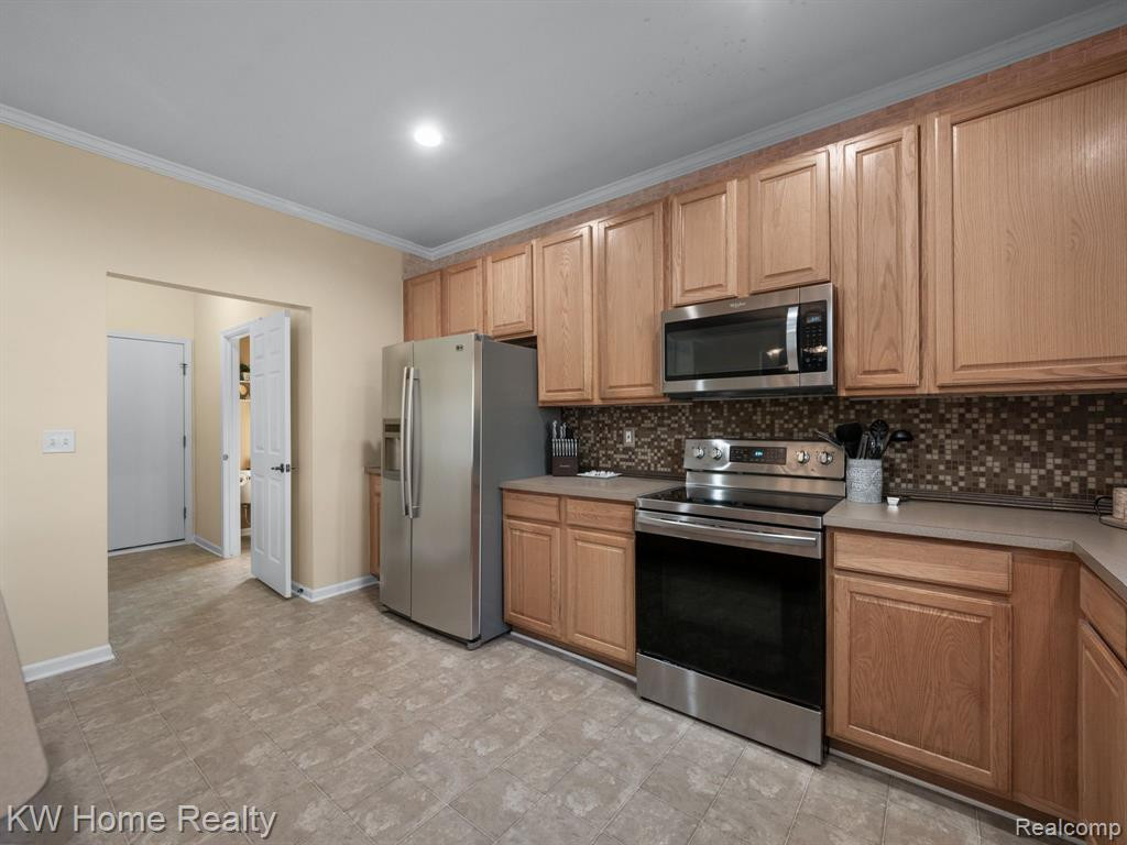 421 SWEET BRIAR Ridge, Linden, MI 48451 — Photo 14