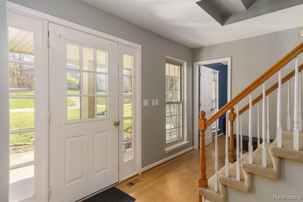 6073 GLEN EAGLES Drive, West Bloomfield, MI 48323 — Photo 3