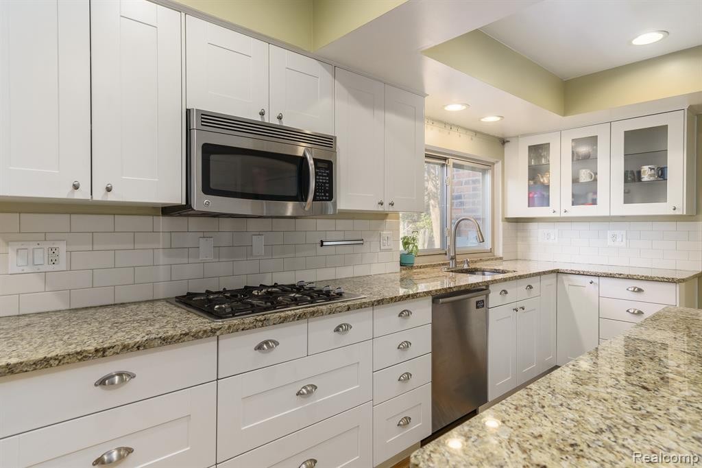 6073 GLEN EAGLES Drive, West Bloomfield, MI 48323 — Photo 10