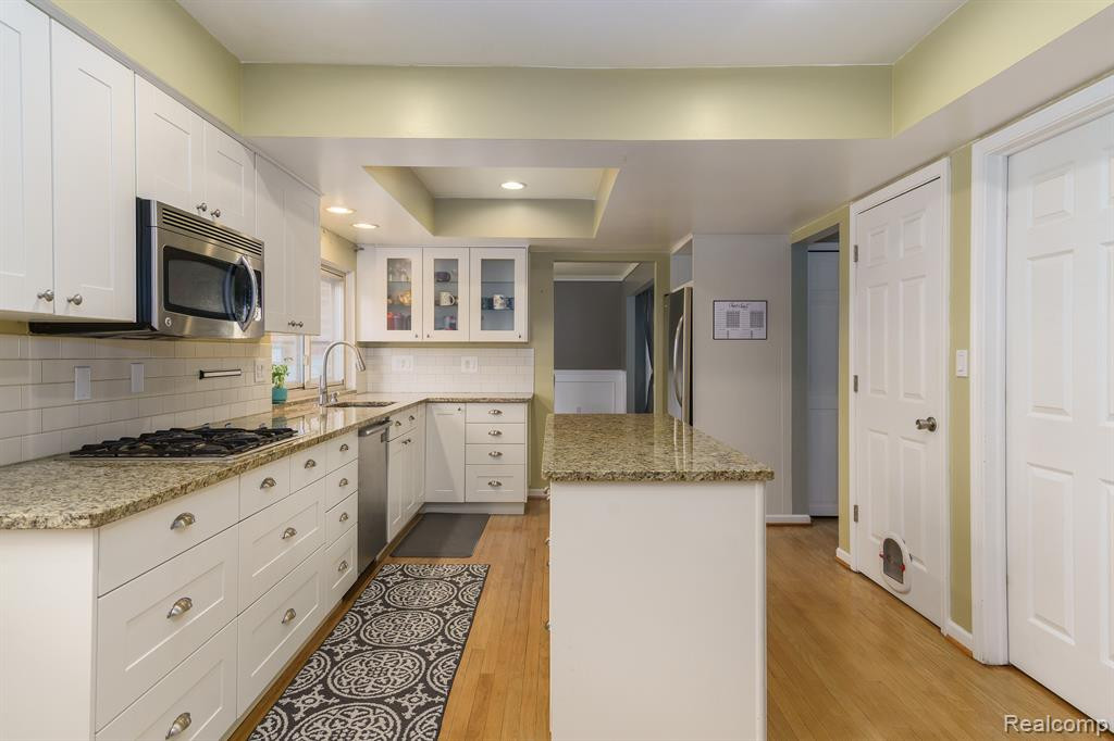 6073 GLEN EAGLES Drive, West Bloomfield, MI 48323 — Photo 11