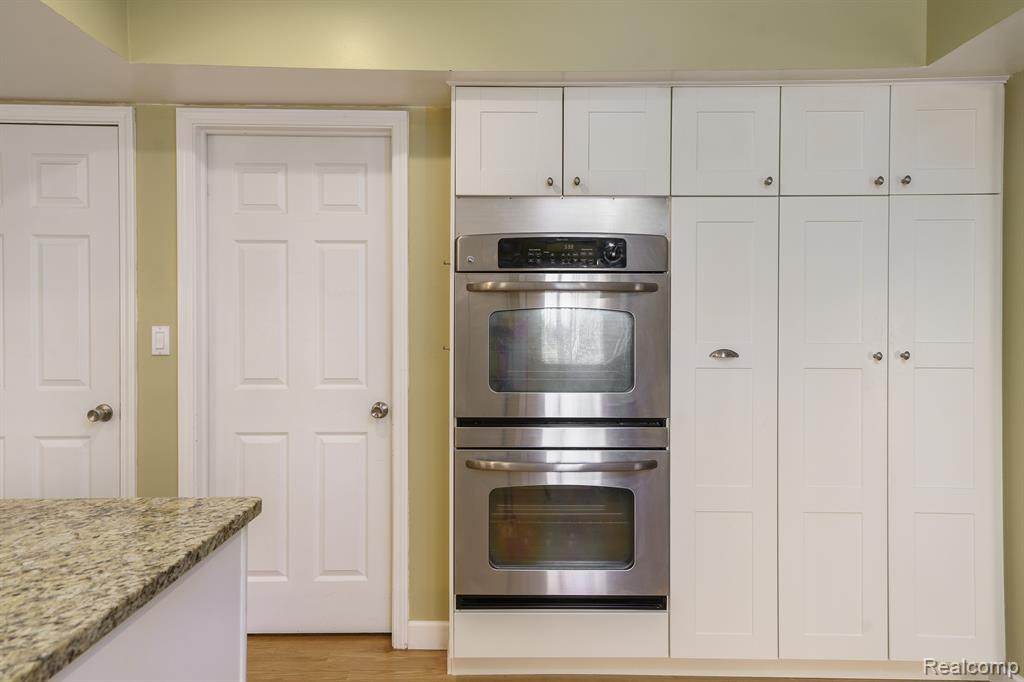 6073 GLEN EAGLES Drive, West Bloomfield, MI 48323 — Photo 13