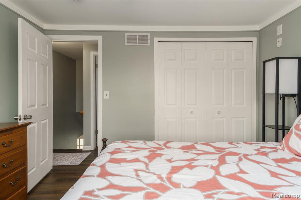 6073 GLEN EAGLES Drive, West Bloomfield, MI 48323 — Photo 27