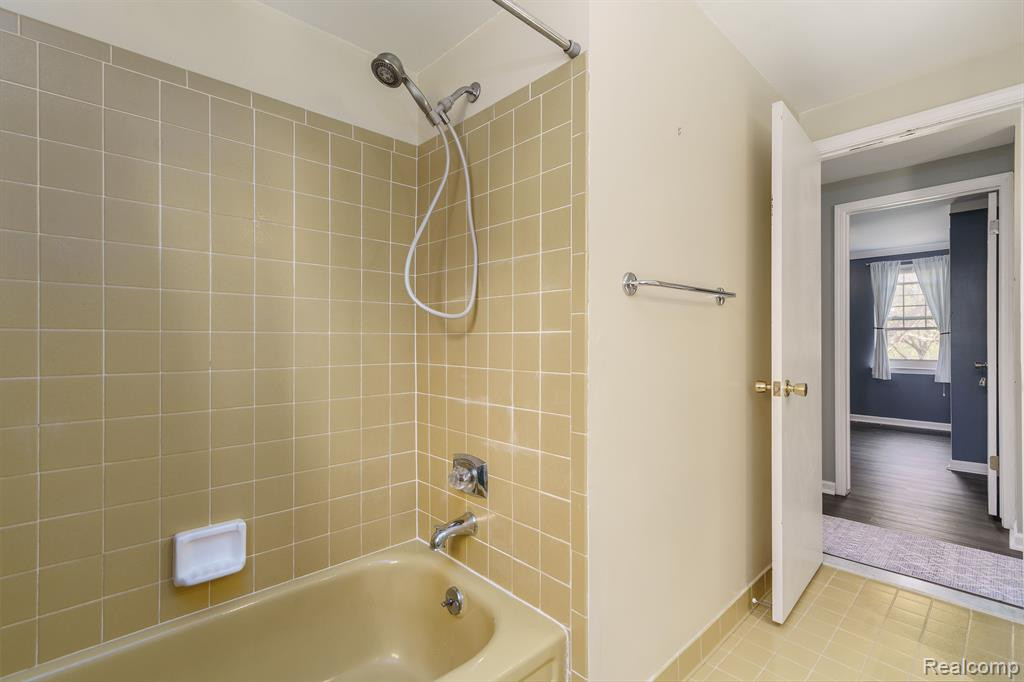 6073 GLEN EAGLES Drive, West Bloomfield, MI 48323 — Photo 29