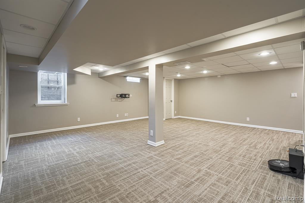 6073 GLEN EAGLES Drive, West Bloomfield, MI 48323 — Photo 32