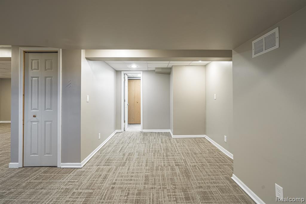 6073 GLEN EAGLES Drive, West Bloomfield, MI 48323 — Photo 33