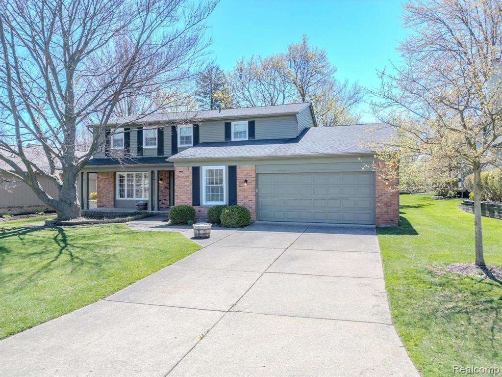 541 AUGUSTA Drive, Rochester Hills, MI 48309 — front exterior