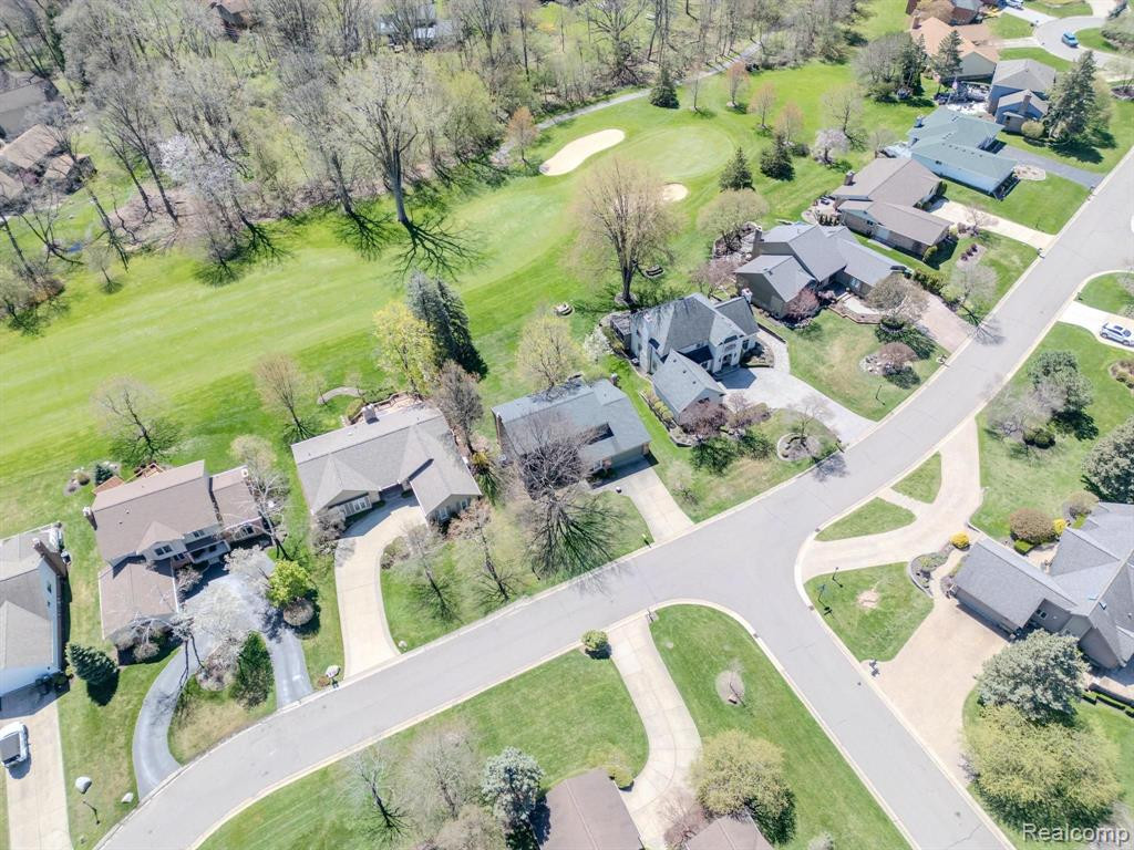 541 AUGUSTA Drive, Rochester Hills, MI 48309 — Photo 3