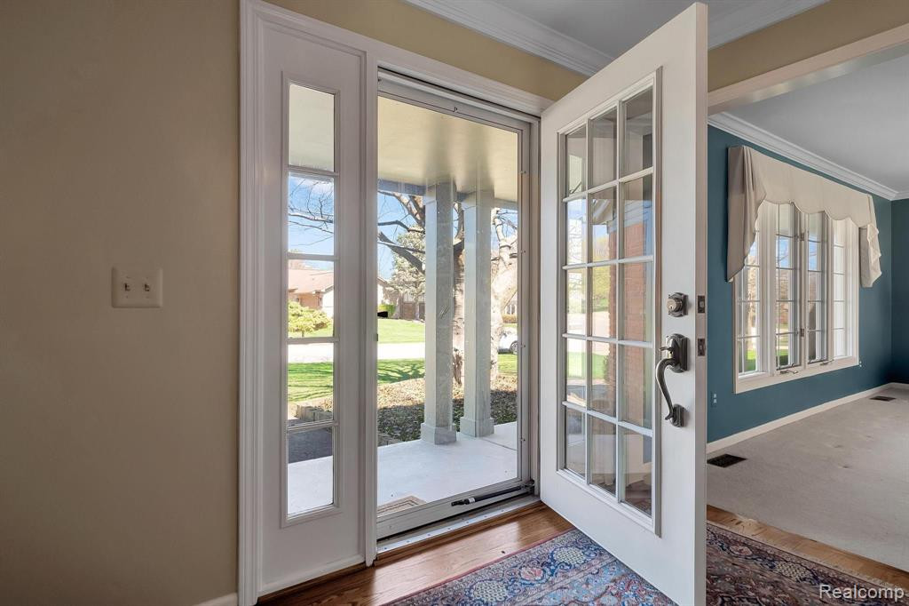541 AUGUSTA Drive, Rochester Hills, MI 48309 — Photo 10