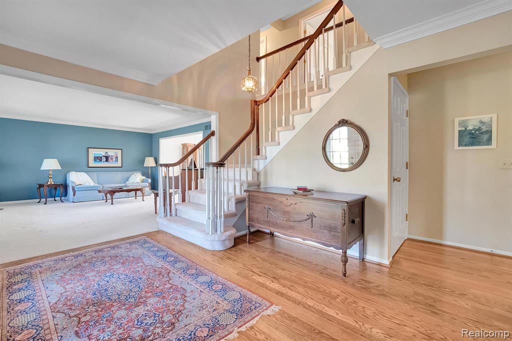 541 AUGUSTA Drive, Rochester Hills, MI 48309 — Photo 11
