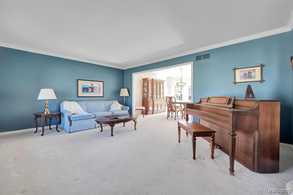 541 AUGUSTA Drive, Rochester Hills, MI 48309 — Photo 13