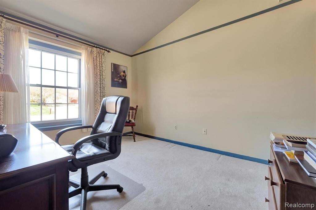 541 AUGUSTA Drive, Rochester Hills, MI 48309 — Photo 18
