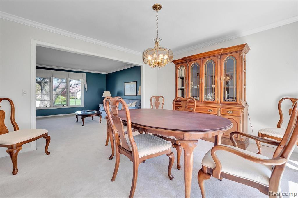 541 AUGUSTA Drive, Rochester Hills, MI 48309 — Photo 19