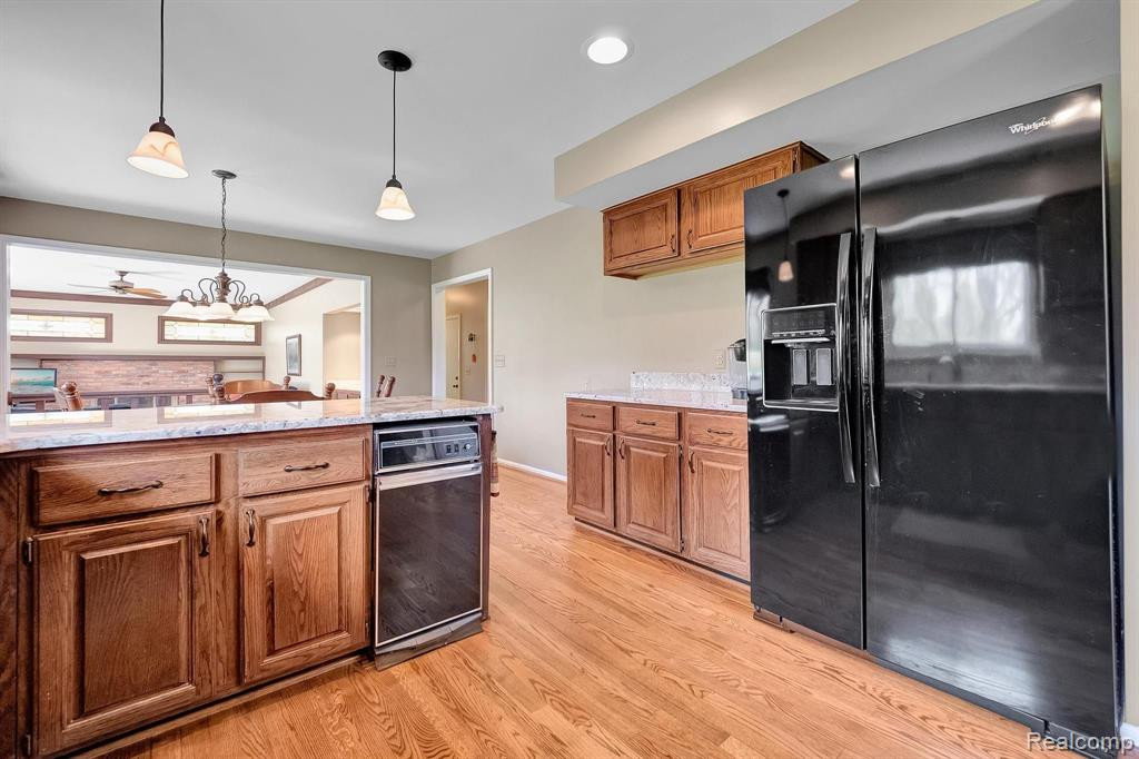 541 AUGUSTA Drive, Rochester Hills, MI 48309 — Photo 23