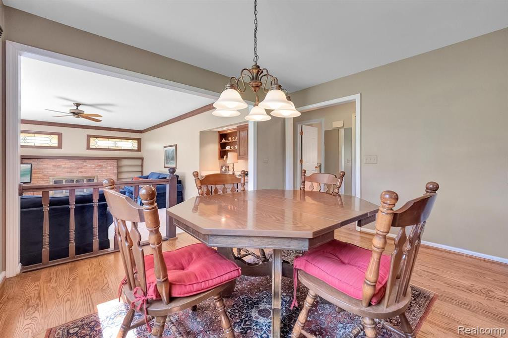 541 AUGUSTA Drive, Rochester Hills, MI 48309 — Photo 27