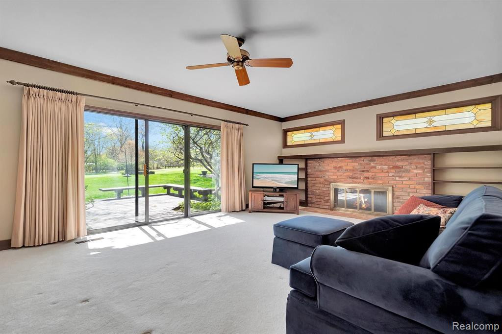 541 AUGUSTA Drive, Rochester Hills, MI 48309 — Photo 29
