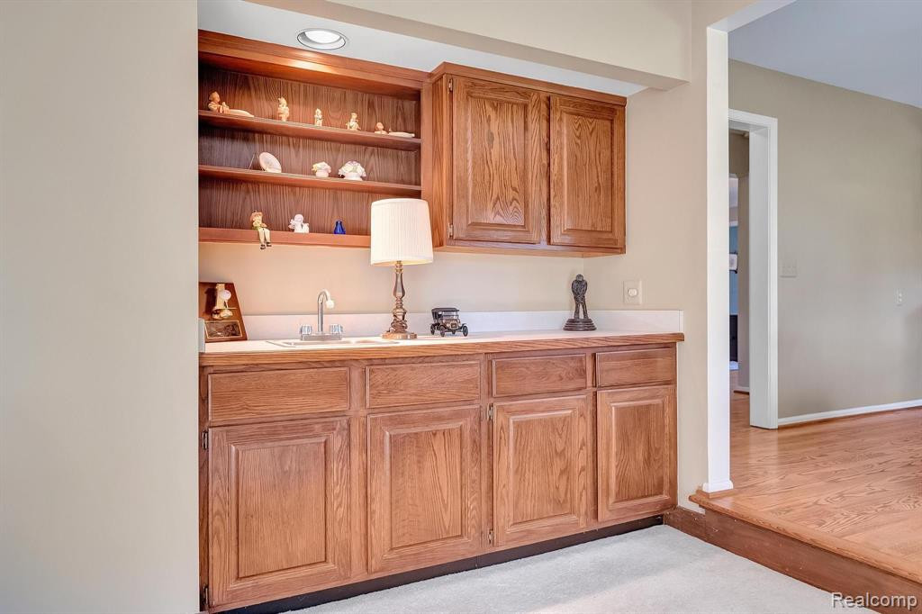 541 AUGUSTA Drive, Rochester Hills, MI 48309 — Photo 30