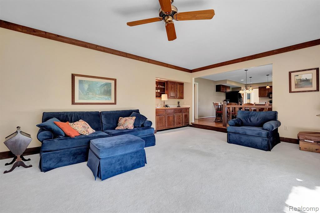 541 AUGUSTA Drive, Rochester Hills, MI 48309 — Photo 32