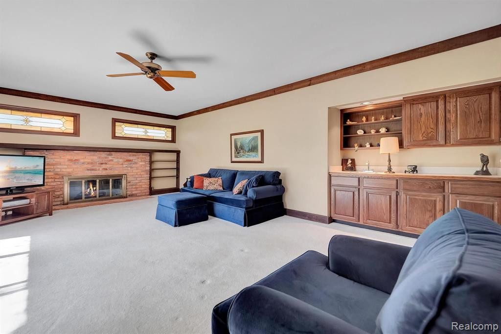 541 AUGUSTA Drive, Rochester Hills, MI 48309 — Photo 33