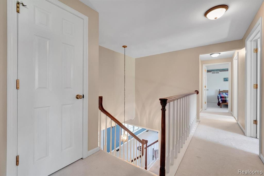 541 AUGUSTA Drive, Rochester Hills, MI 48309 — Photo 37