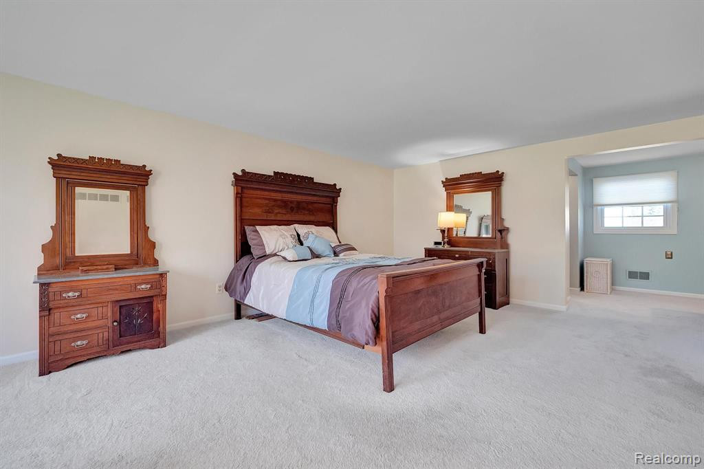 541 AUGUSTA Drive, Rochester Hills, MI 48309 — Photo 39