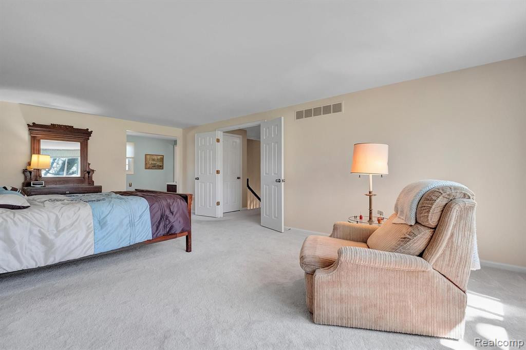 541 AUGUSTA Drive, Rochester Hills, MI 48309 — Photo 40