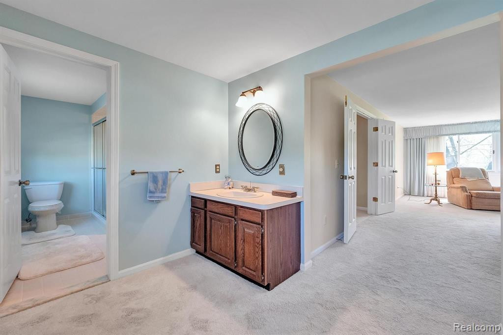 541 AUGUSTA Drive, Rochester Hills, MI 48309 — Photo 41