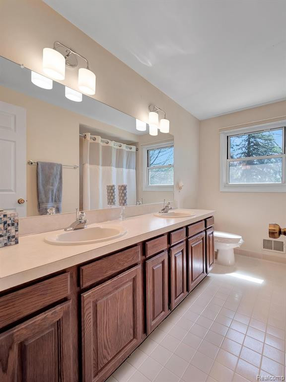 541 AUGUSTA Drive, Rochester Hills, MI 48309 — Photo 48