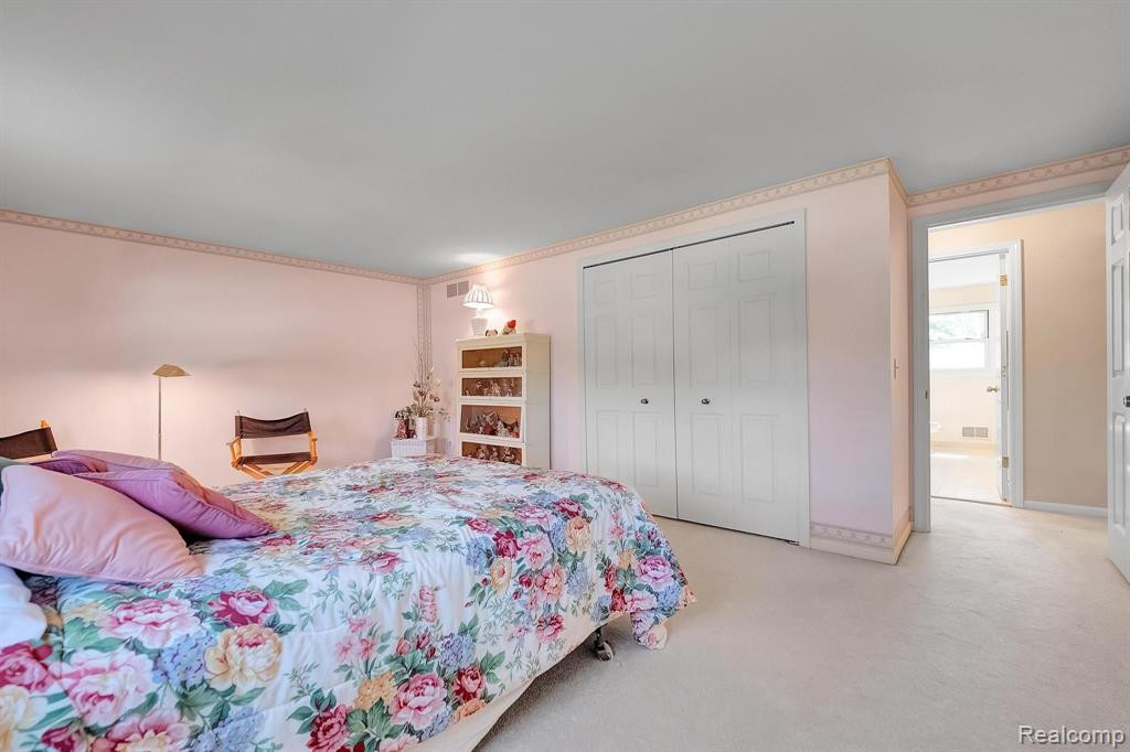541 AUGUSTA Drive, Rochester Hills, MI 48309 — Photo 53