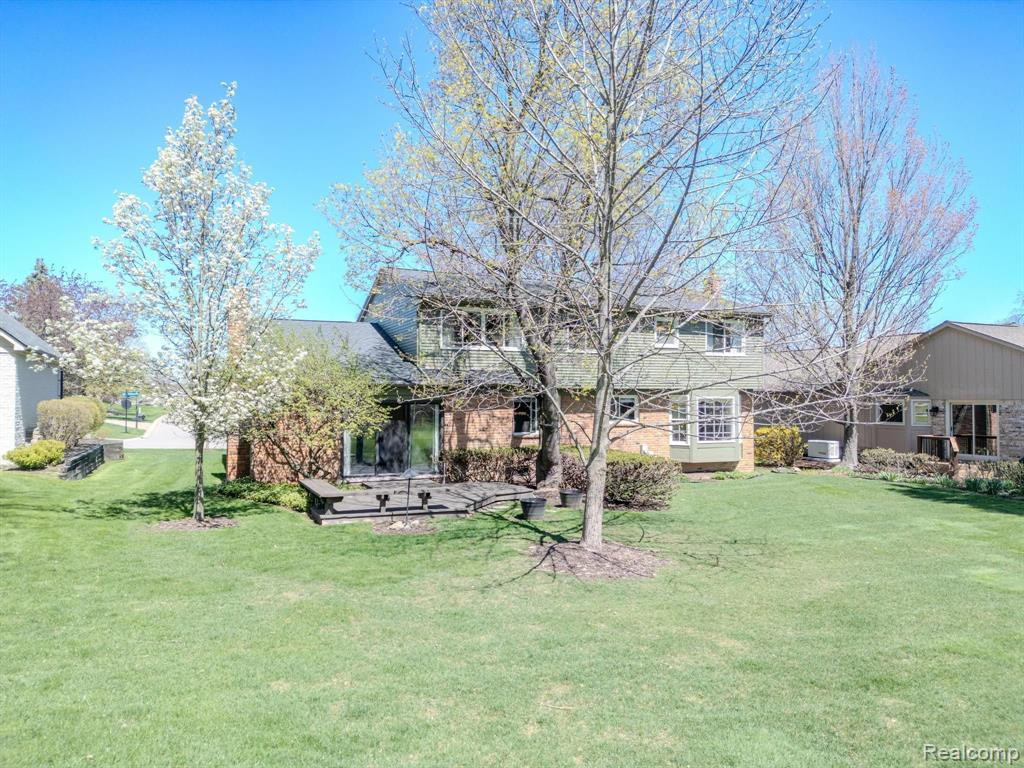 541 AUGUSTA Drive, Rochester Hills, MI 48309 — Photo 65