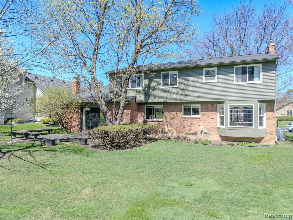 541 AUGUSTA Drive, Rochester Hills, MI 48309 — Photo 66