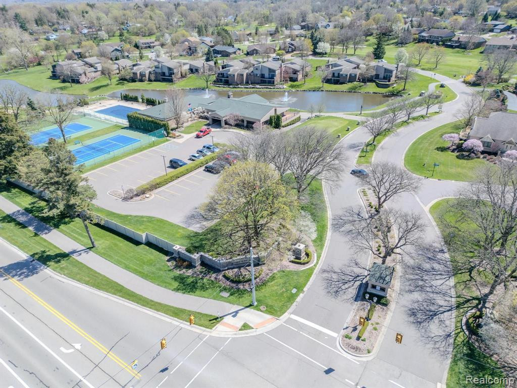 541 AUGUSTA Drive, Rochester Hills, MI 48309 — Photo 71