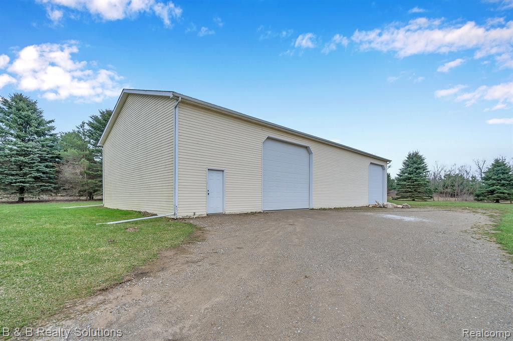 5708 MARTUS Road, North Branch, MI 48461 — Photo 2