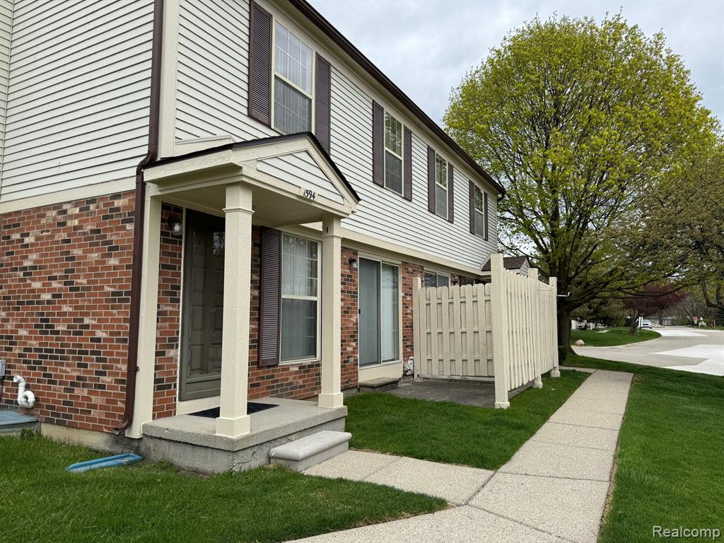 1594 DOVER Hill S, Walled Lake, MI 48390 — Photo 2