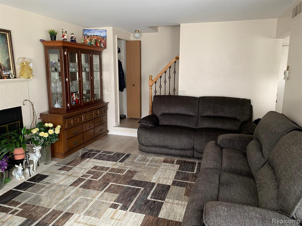 1594 DOVER Hill S, Walled Lake, MI 48390 — Photo 3