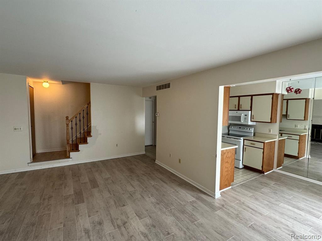 1594 DOVER Hill S, Walled Lake, MI 48390 — Photo 8